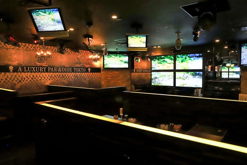 立川ホストクラブ「ラグパラ」店内 大型モニター