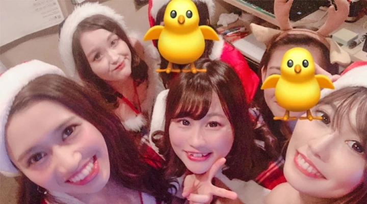【TLまとめ】ミニスカ、オフショル、いろんなサンタコス写真連発!