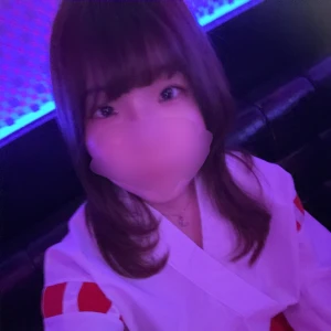 毎日梨を食べてるなぎです🍐の写真1枚目
