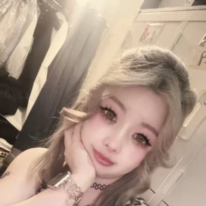 こんばんはー♪いよなだよー😊の写真1枚目