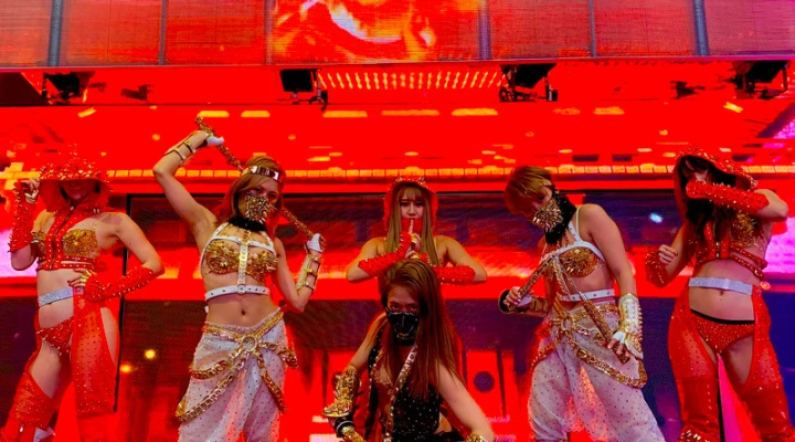 グラマラス&セクシーな忍者が出現!?バーレスクの新作ショーで夜遊び新体験っ♪