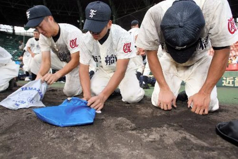 高校野球-ベスト4出揃う