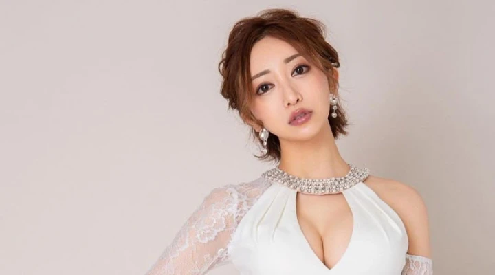 レースがSEXYでカッコいい⭐ 美しすぎるノンアル女子MEISAさんのコラボドレスが発売!