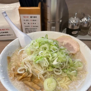 こんばんはつゆ☔️です今日は出勤前にお店の近くにあるなりたけに行きました🍜の写真1枚目
