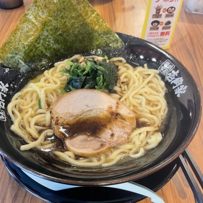 こんばんわん🐶昨日はお店が早く終わったので先輩とラーメン食べに行きました😋最近できた駅前の壱角屋さんめっちゃ美味しかった先輩まじありがとう🥹って感...