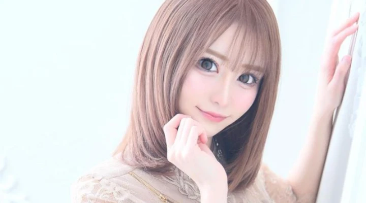野郎寿司の上のモニターに結城里華さんが登場😉 チェックしてお店に突撃だ!