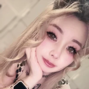 こんばんはー♪いよなだよー😊の写真1枚目