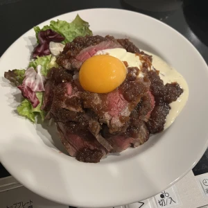 こんばんは、昨日はローストビーフ丼作ったよ🦭ゆいなですの写真1枚目