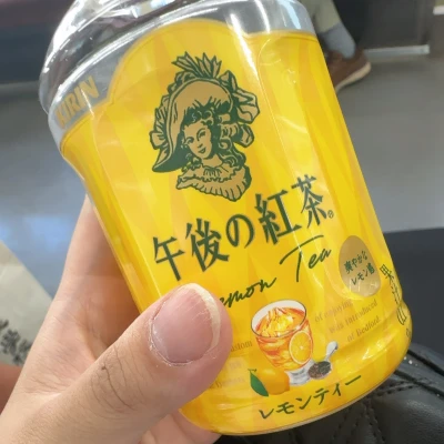 洋服見てきた〜！本格的に夏にはいるのに夏服が全然ないから買おうと思ったんだけどあんまりピンとくるものがなかった😔