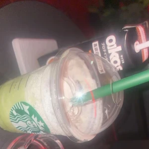 女の子同士で飲むスタバ美味しい♡今出勤したよーーー！の写真1枚目