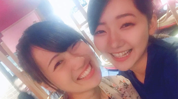 美女の後ろでイーピンさんが……ってなんで名前がイーピンなの?
