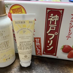 <p>こんばんはるなです❣️<br>昨日もたくさんありがとうございました💖<br>お土産もらいました🥹<br>嬉しいーーーー🥳<br>遠くにいてもるなのことを考えてる...の写真1枚目