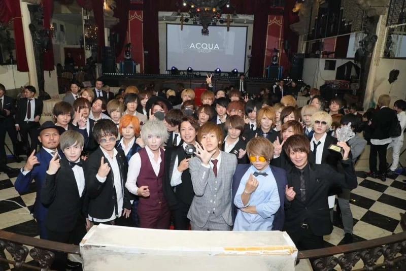 ACQUA GROUPのキャストたち