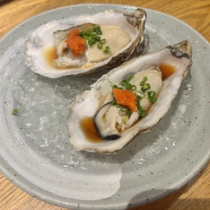 生牡蠣とうにぎり、美味しかった〜🤭💖の写真1枚目
