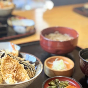 お蕎麦と天丼🍤の写真1枚目