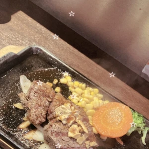 レアステーキ🤩🥩の写真1枚目