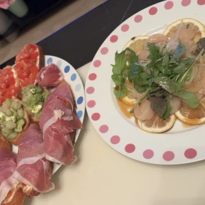 昨日ケーキ買いに行くついでにガチャガチャいっぱいあるとこ行ってやってきたんだけど、キングダム欲しいのなかったし推しでなかった🤷‍♀️の写真1枚目