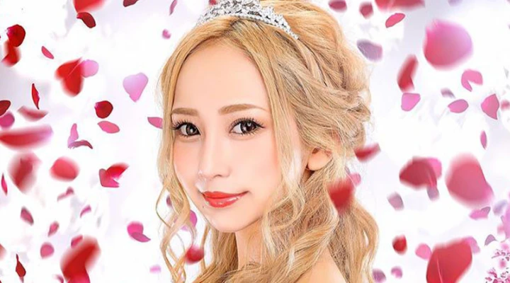 深紅のドレス姿が美しい⭐オーバーチュアのトップキャスト「天乃えま」さんのバースデーはもうすぐ♪
