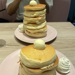 今日は友達と地元のオシャレなパンケーキを食べに行きました😋の写真1枚目