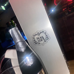 ずーーと飲みたかったsoumei🍾の写真1枚目