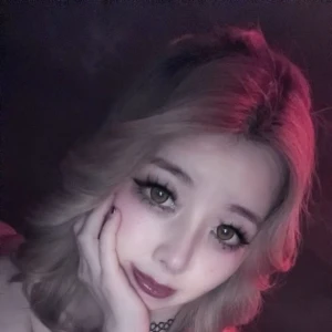 こんばんはー！！いよなだよー☺️の写真1枚目