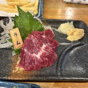 最近馬肉にハマりすぎて馬肉ばっかり食べてる🍴😋の写真1枚目
