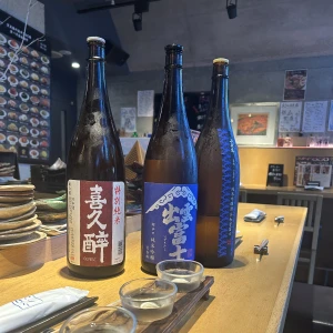 今日はお昼頃からお客様に日本酒飲み比べに2店舗連れて行っていただきました〜🍶🤍の写真2枚目