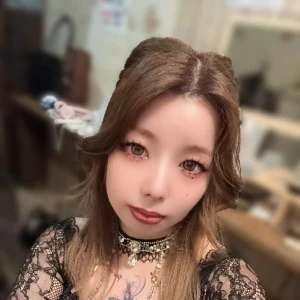 こんばんはー♪いよなだよー☺️の写真1枚目