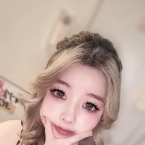 こんばんはー♪いよなだよー😊の写真1枚目