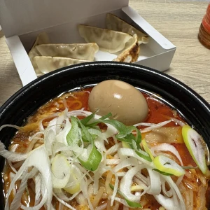 🫥の写真1枚目