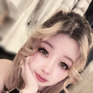 こんばんはー♪いよなだよー☺️の写真1枚目