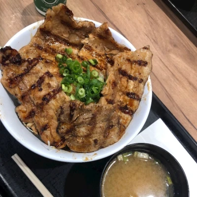 車で遊びに行った時のSAご飯っていいよね