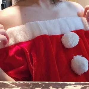 もうすぐクリスマス🎄ってことで本日はサンタコスです🎅🏻´-の写真1枚目