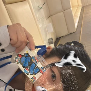 悩んだ結果今日は高めお団子のアップスタイルで出勤〜〜❕🫶🏻の写真1枚目