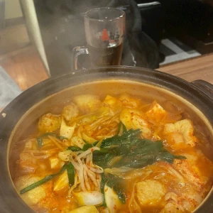 赤からしか食べてなくない？꒰՞ɞ̴̶̷̥⩊ɞ̴̶̷̥՞꒱֯の写真1枚目