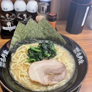 こんばんわん🐶みゆきです今日は久しぶりにいっかくやに行きました🙏久しぶりのラーメン🍜めっちゃ沁みる🥰今日も頑張れそう😤の写真1枚目
