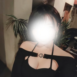 本日も19時から出勤️中🩵️🪽の写真1枚目