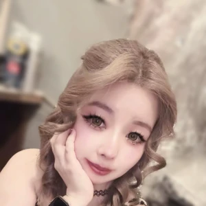 こんばんはー♪いよなだよー😊の写真1枚目
