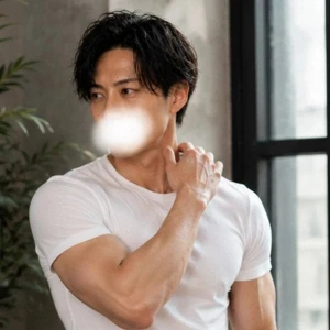 爽やかな笑顔の裏に隠された、雄のフェロモンの写真1枚目