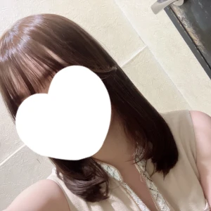 出勤してます🐰❤︎の写真1枚目