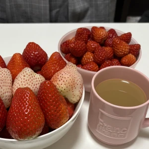 今日もいます🍓の写真1枚目