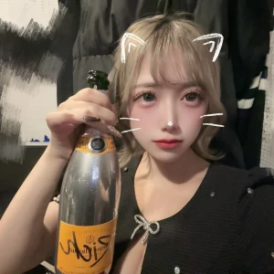 <p>おはようございます😃<br>なな出勤しました🫶🏻︎💕︎︎<br>昨日指名の方と場内指名の方ありがとうございました(𓂂꜆◕⩊◕꜀𓂂)<br>私の大好きなお花のシャンパン...の写真2枚目