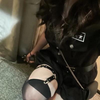 21時から出勤してまあす！！本日もこすぷれでーち！！ぜひ見に来てくださあい🥰🥰
