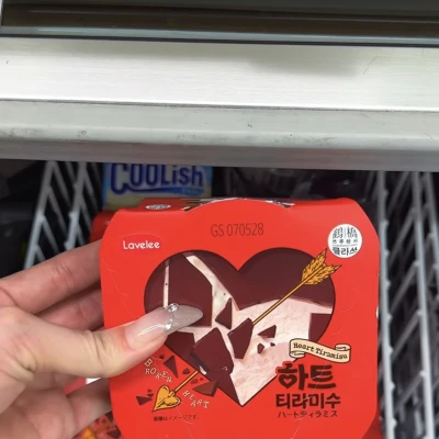 ナチュラルローソン新発売のクラッキングハートティラミス🍫❤️