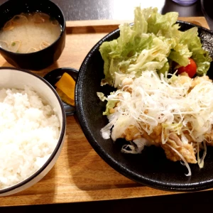前に食べた油淋鶏定食！の写真1枚目