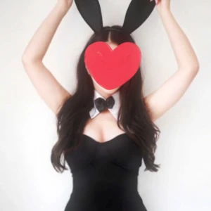 こんばんは！まゆです🐰の写真1枚目