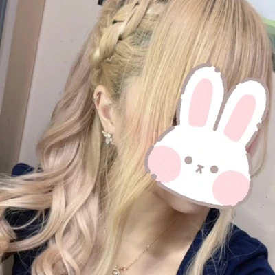 今日はなかなかしない髪の毛アップにしてみた💗