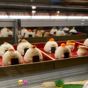 あやかです！本日もおやすみ次は金曜日です🥲の写真1枚目