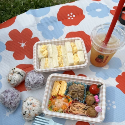 <p>こんばんはるなです❣️<br>天気が良くて過ごしやすい😳<br>愛犬たちを連れてピクニック🧺してきました😊💓<br>日光浴大事ですよね☀️<br>オープンからいま...