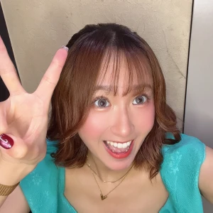 写真撮るポーズ決めずに3.2.1の写真1枚目